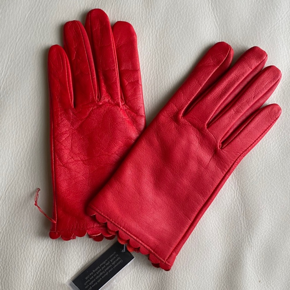 Banana Republic
Red  Leather Gloves Medium, new